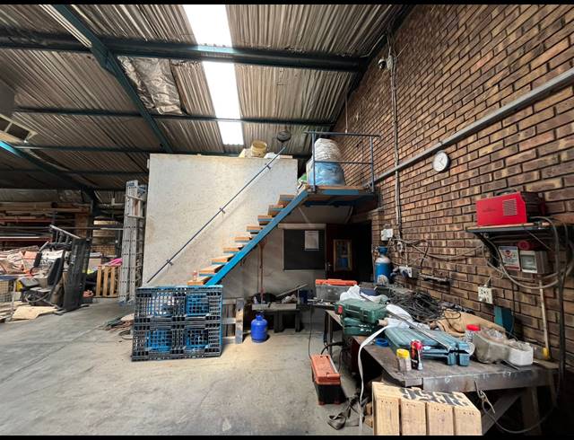 600M² WAREHOUSE FOR SALE IN DAGGAFONTEIN